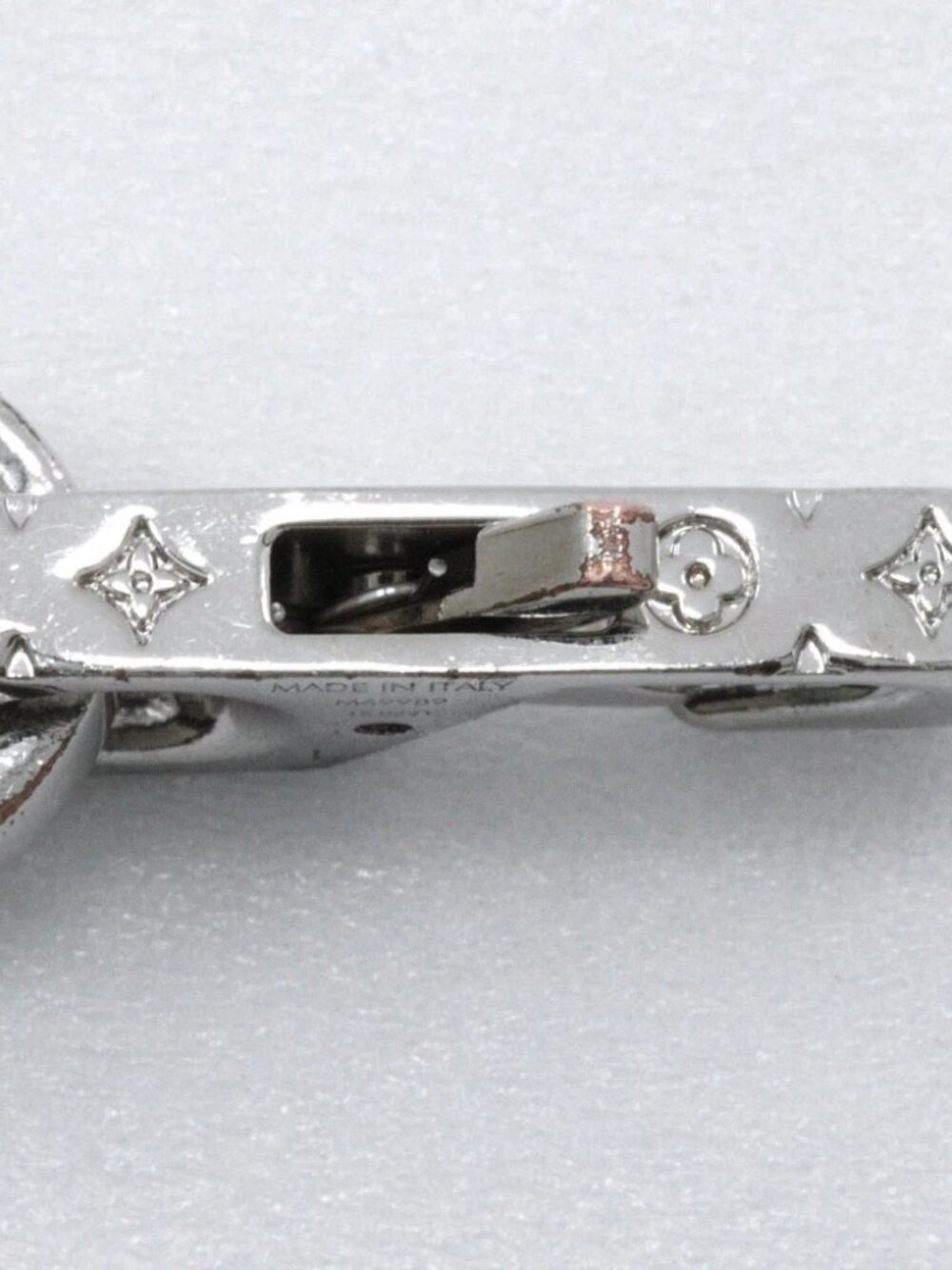 LOUIS VUITTON Bracelet LVChain Links Bracelet M69989 Silver Silver metalli... - Picture 8 of 15